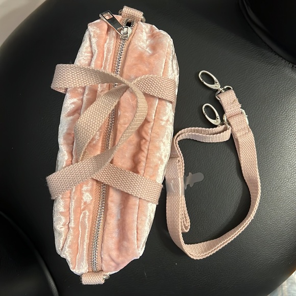 Mossimo Light Pink Fabric Bag with detachable adjustable strap - Picture 5 of 8